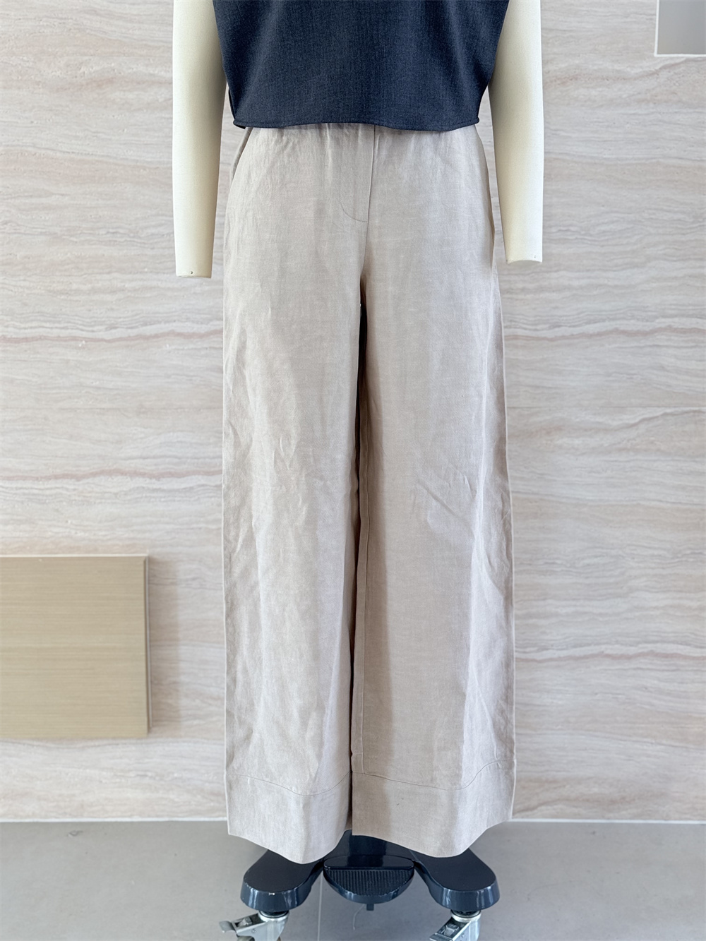 RH-PANT 04 FRONT.jpg